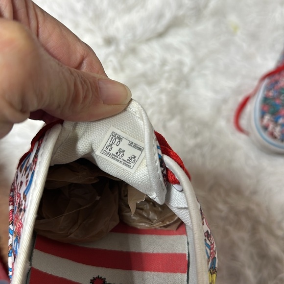 VANS Where's Waldo Shoes Ltd Edition Classic Low Lace Up Men's 10.0 Women’s 11.0 - Picture 6 of 7